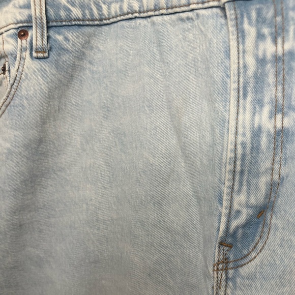 Abercrombie & Fitch the mom high rise Love High Rise Curve light wash 37/24L - Picture 3 of 16